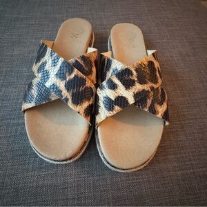 Vince Camuto women’s Leopard Print Cross Strap Sandals Sz 9.5 new